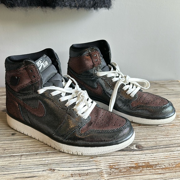 Jordan 1 Retro High Fearless 
Metallic Rose Gold size 8 like new condition - Picture 2 of 7